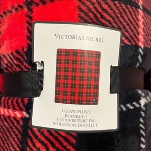 Victoria's Secret Cozy Plush Plaid Blanket, NWT 50in By 60in new